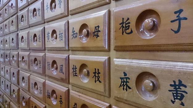 800px-TCM_herbs_3