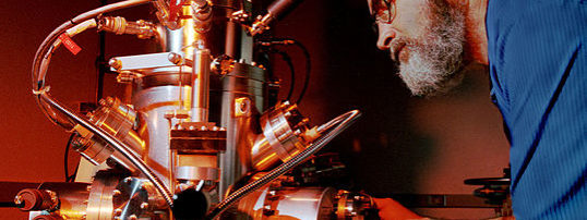 539px-ORNL_Electron_Microscope_(8003094971)