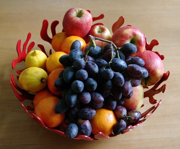 724px-Fruit_basket_alessi