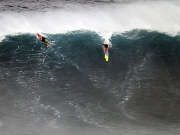 799px-Jeff_Rowley_Big_Wave_Surfer_Jaws_Peahi_Photo_by_Xvolution_Media_30_January_2012_-_Flickr_-_Jeff_Rowley_Big_Wave_Surfer