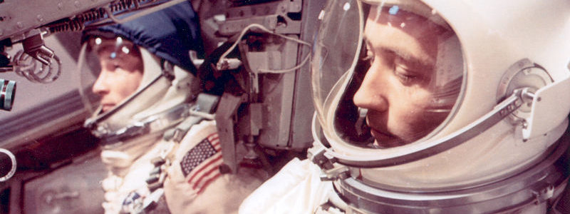 800px-Astronauts_White_and_McDivitt_Inside_Gemini_IV_Spacecraft_-_GPN-2002-000031