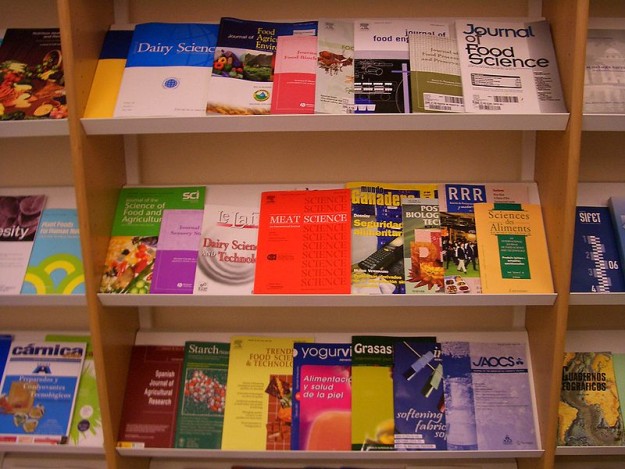800px-Vitoria-University-Library-food-science-journals-4489
