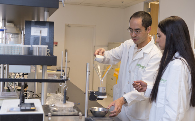 ShakleeLab_RibbonCutting_098